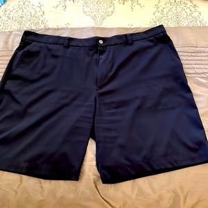 Men’s Callaway golf shorts. Size 42 regular. Good condition. Navy.
